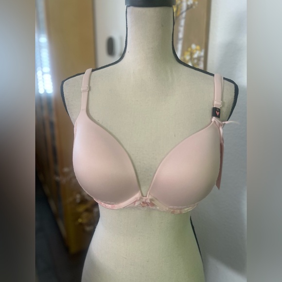 Victoria Secret - brand new baby pink Body Push up bra with lace - 38C (NWT) - Picture 1 of 10
